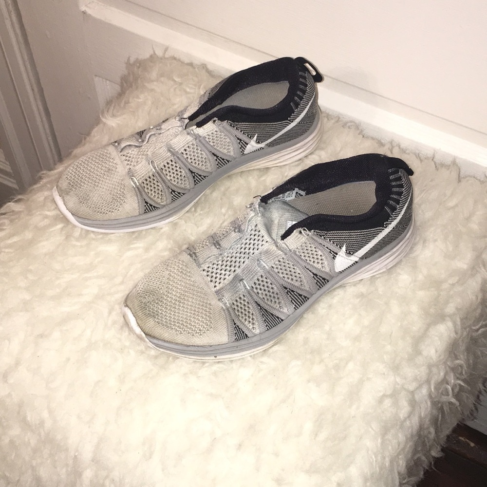 Women’s Nike sneakers grey 🔴 - Picture 2 of 5
